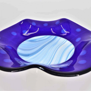 Mark Benne Glass fusion - schaal blauw met pebbles